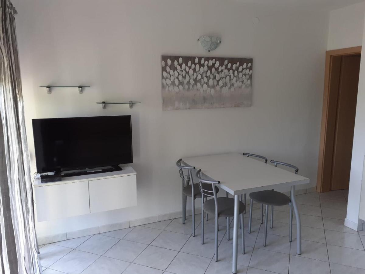 Apartment Melani Pula Bagian luar foto