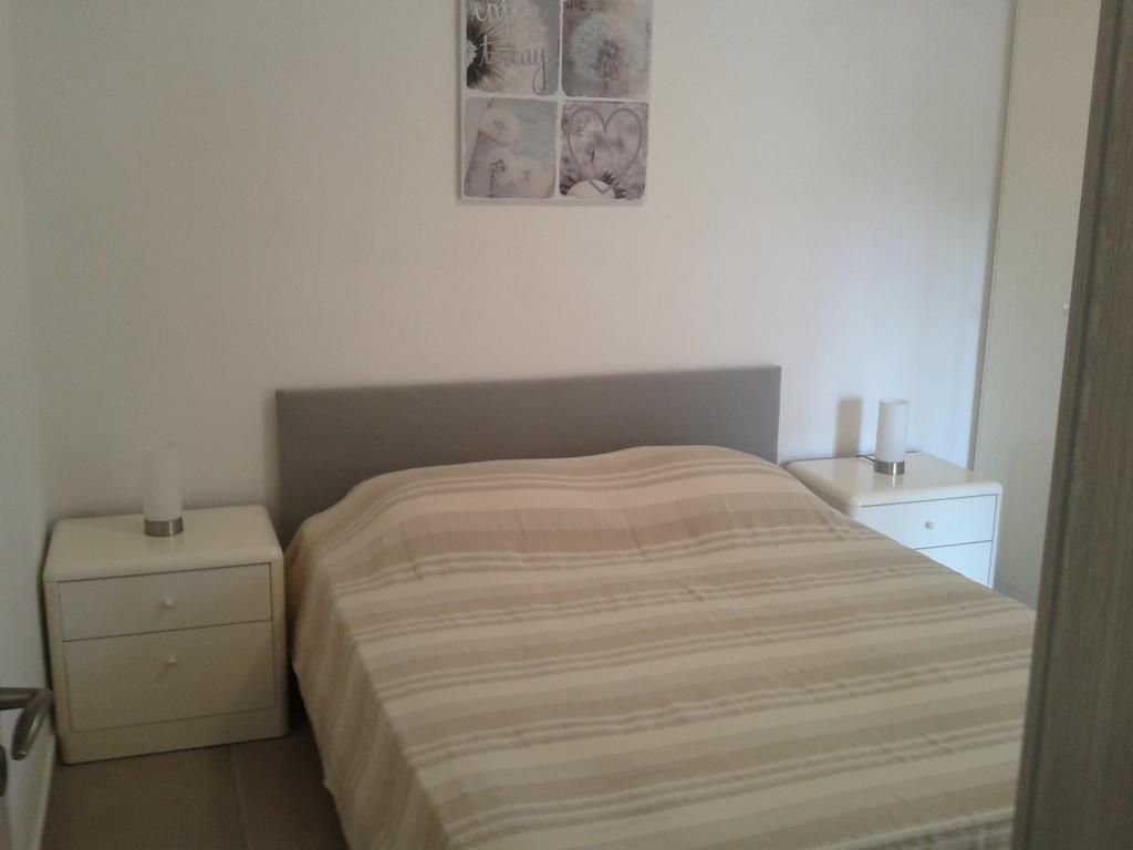 Apartment Melani Pula Bagian luar foto