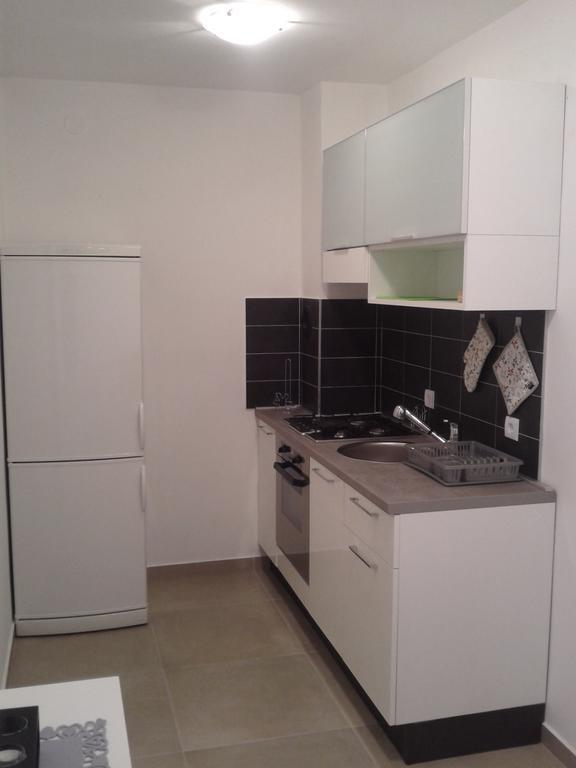 Apartment Melani Pula Bagian luar foto