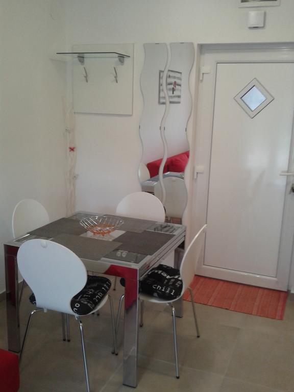 Apartment Melani Pula Bagian luar foto