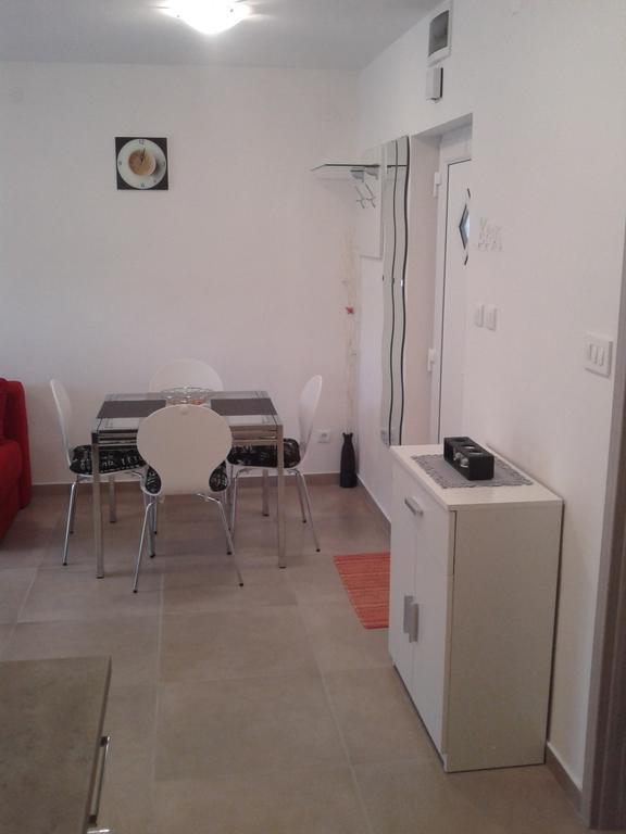 Apartment Melani Pula Bagian luar foto