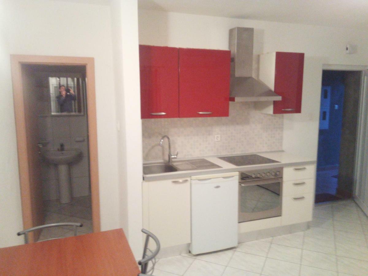 Apartment Melani Pula Bagian luar foto