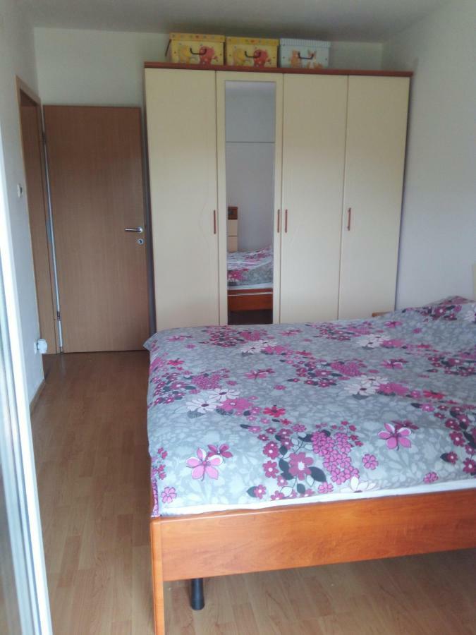Apartment Melani Pula Bagian luar foto