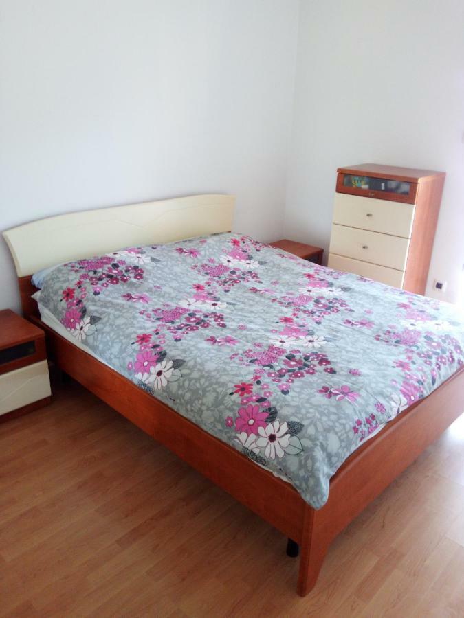 Apartment Melani Pula Bagian luar foto